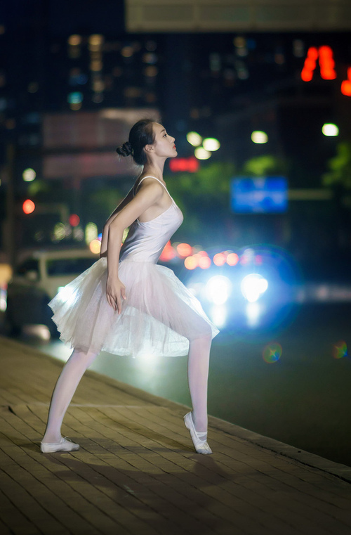 “安赫尔·巴尔博萨的突破与配合能力，帮助阿根廷美洲狮队实现战术多样化”